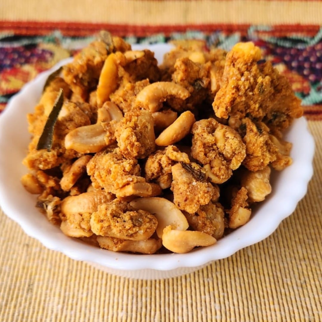 Kaju Pakoda
